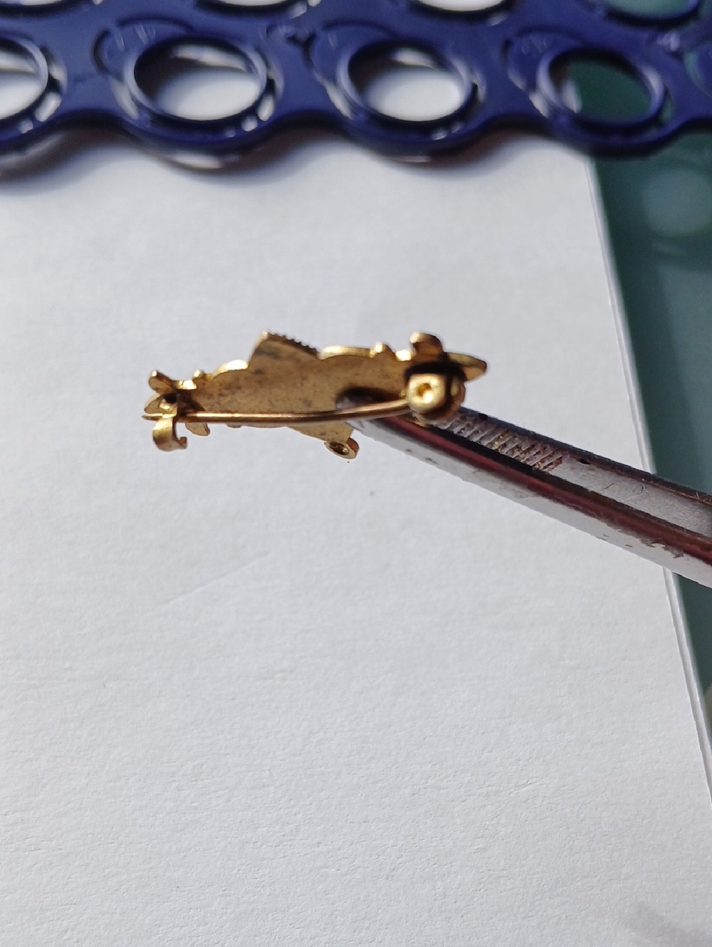 Vintage Brass Religious Pin - Picture 5 of 6